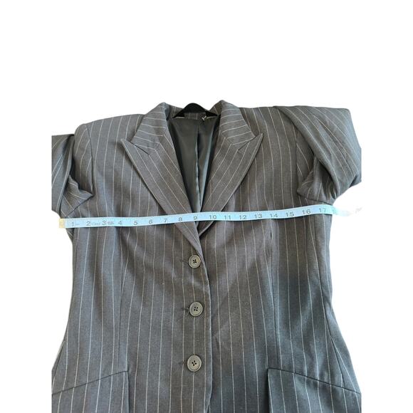 Norma Kamali Gray White Pin Striped Preppy Academia Work Career Blazer Size 10 - Picture 6 of 8